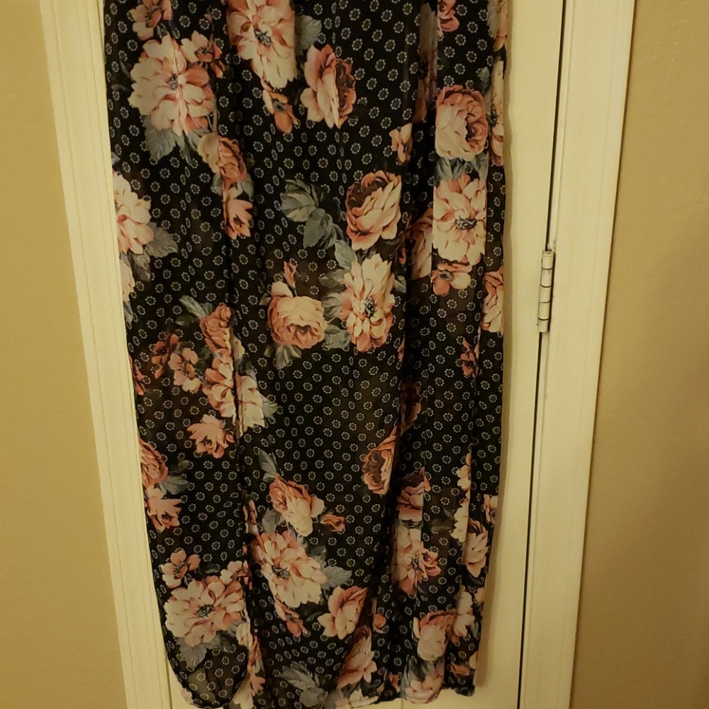 Black floral off the shoulder maxi - Picture 3 of 8